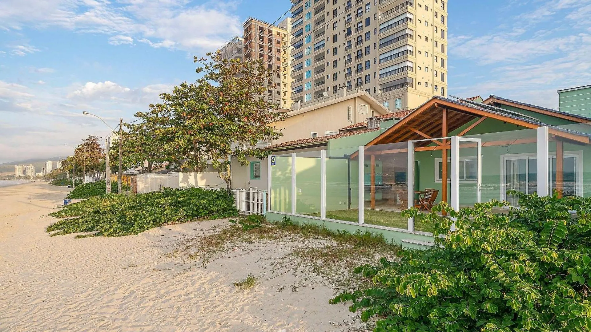 Casa Na Beira Da Praia Do Pereque Sc Aaf378 Porto Belo